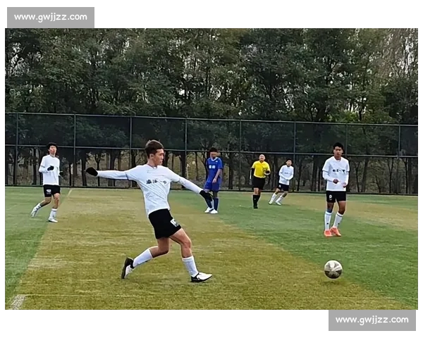 全新赛季足球联赛精彩纷呈 各队目标明确争夺冠军荣誉